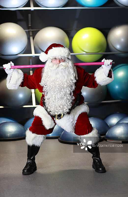 圣诞老人的体能训练图片素材