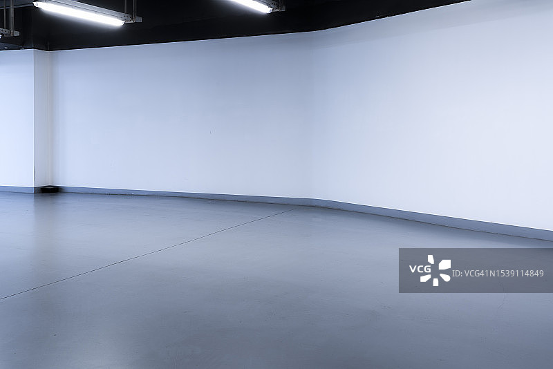 地下停车场的展示台图片素材