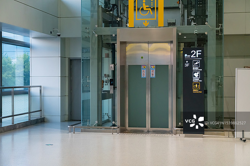 无障碍电梯图片素材