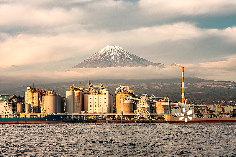 富士山和田子浦湾，富士市，静冈县图片素材