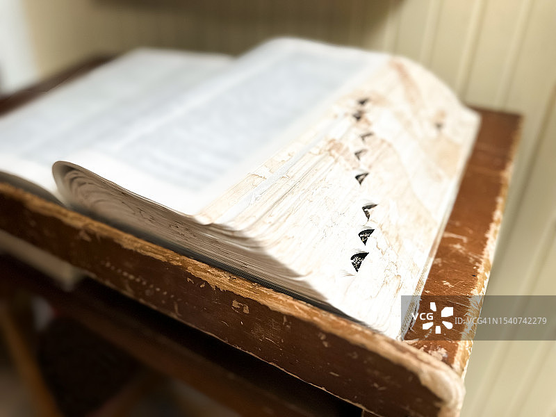 古董字典木制支架图片素材