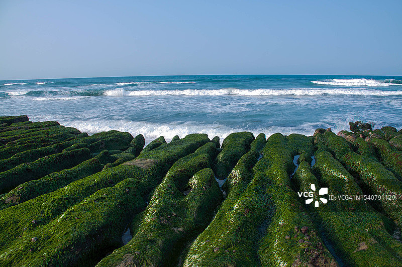 中国台湾新北市石门区的晴空海景图片素材