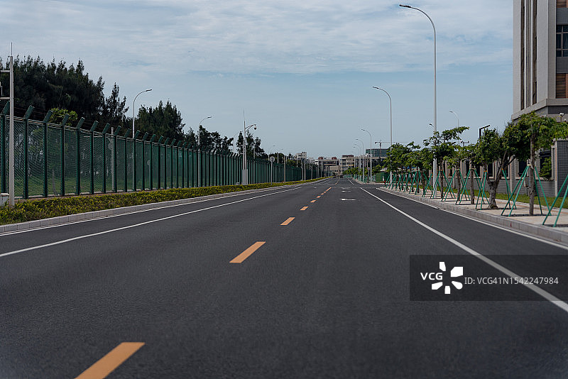 开放的沥青路面图片素材