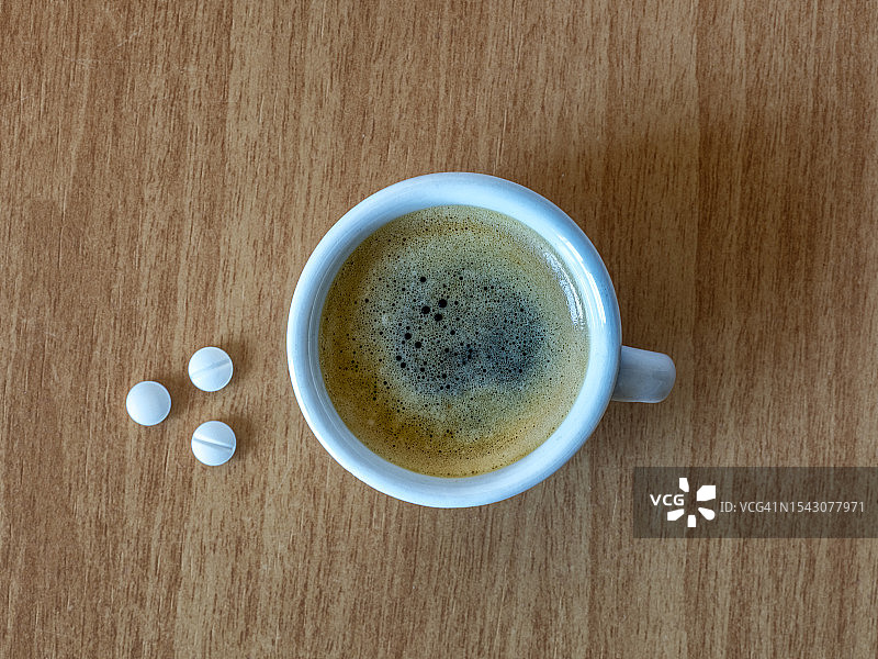 搭配咖啡的药丸图片素材