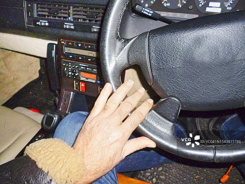 驾驶员视角开车图片素材