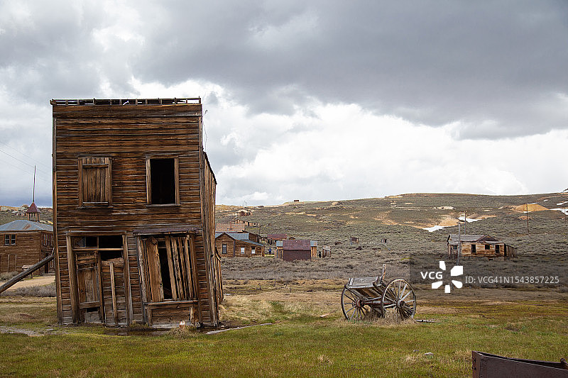 博迪州立历史公园的倾斜建筑物图片素材