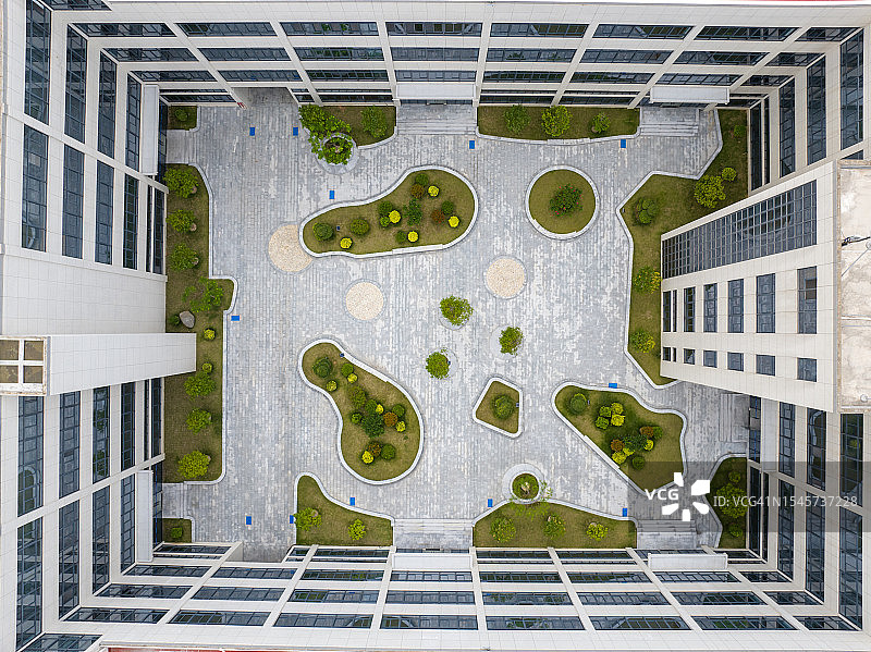 航拍办公室的中庭图片素材