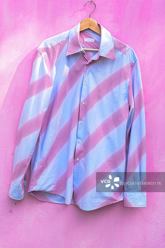 粉色条纹复古衬衫图片素材