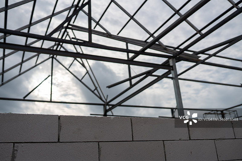 房屋建造中的钢结构和轻型砌体图片素材