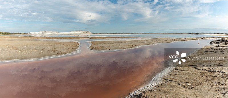 法国萨兰德吉罗村的盐场，近大罗纳河口全景，阿尔勒地区自然公园图片素材