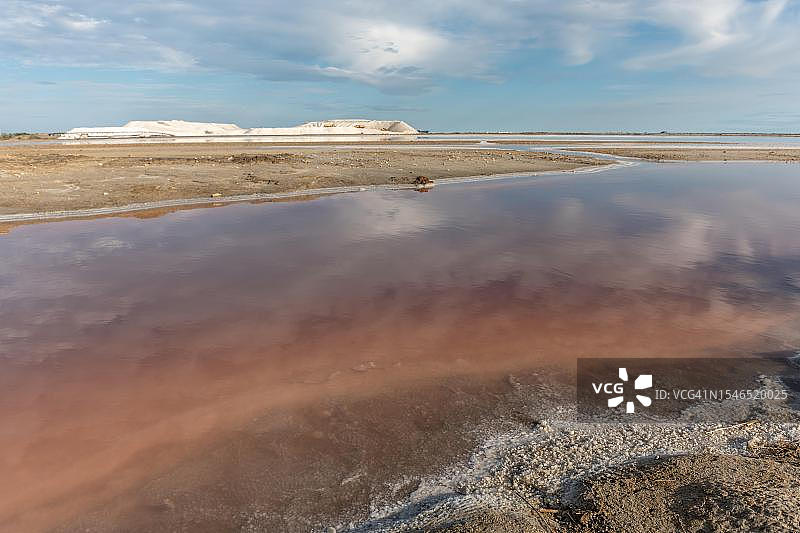 法国萨兰德吉罗盐场，靠近大罗纳河口图片素材
