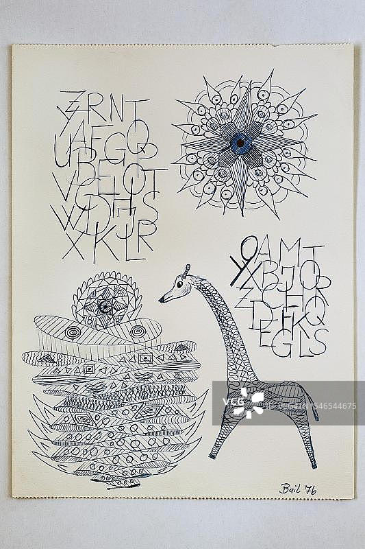 字母和梦幻造型：巴伐利亚1964年7b班学生画作图片素材