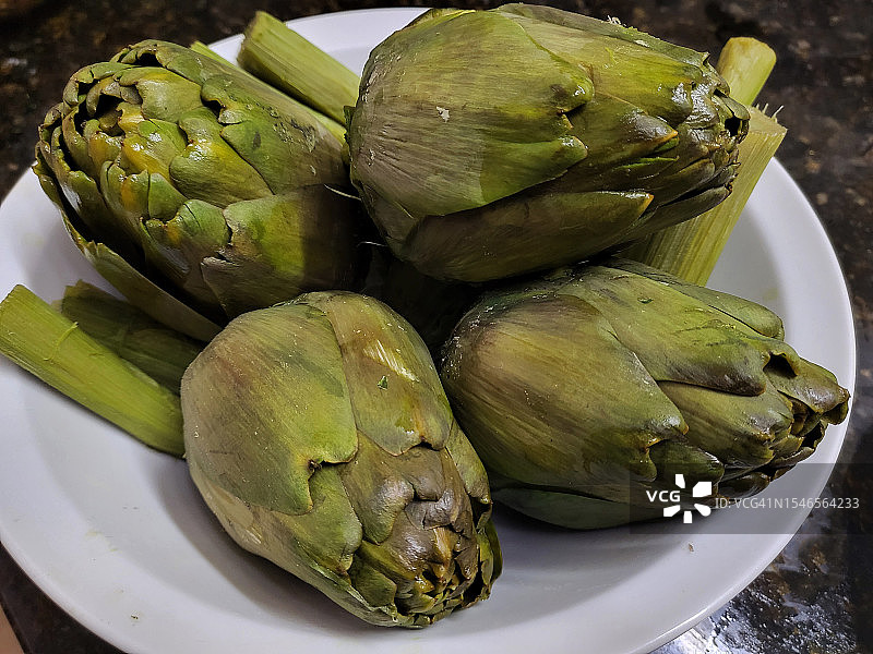 煮朝鲜蓟图片素材