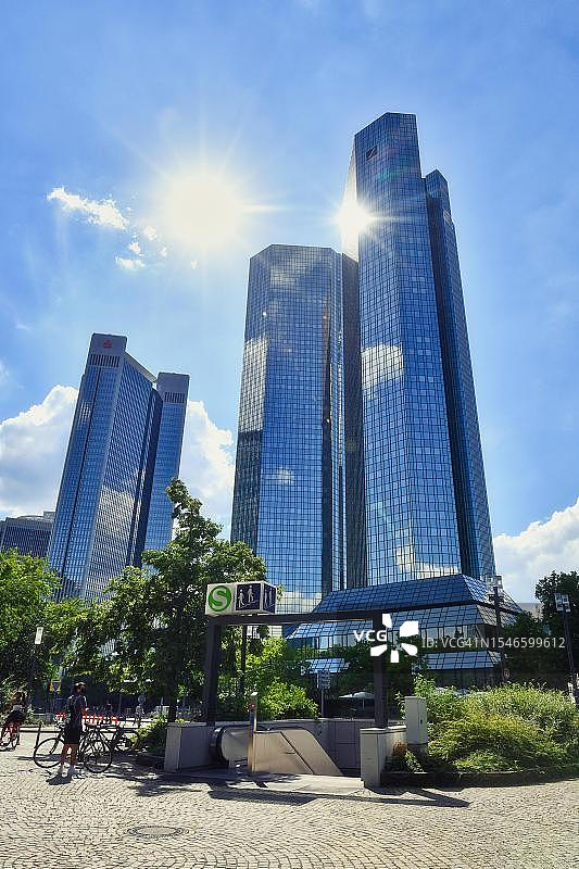 德国法兰克福德意志银行双子塔图片素材