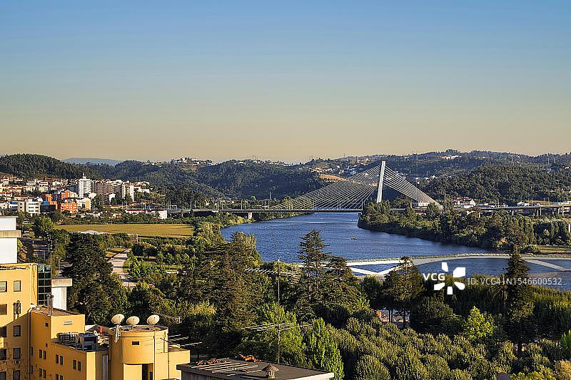 葡萄牙科英布拉老城区蒙德戈河风光图片素材