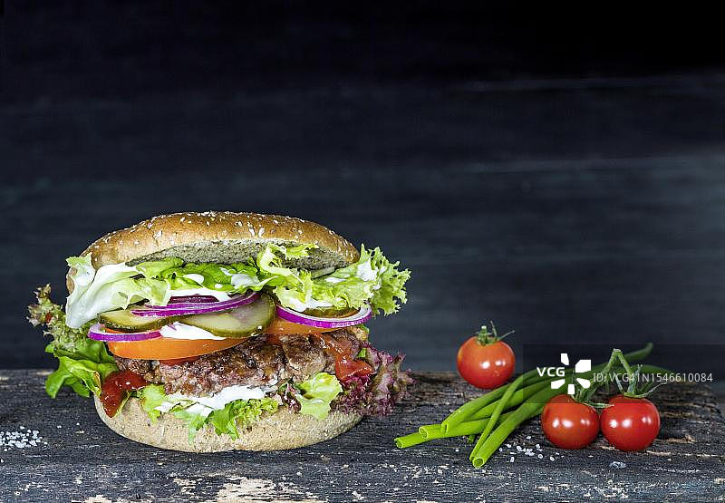 蔬菜肉饼汉堡，美食摄影，德国巴登-符腾堡州斯图加特图片素材