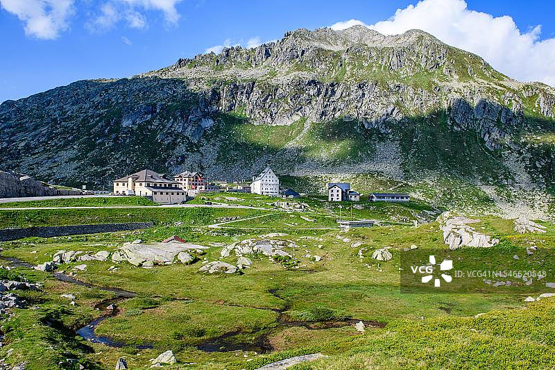 圣哥达山口2091米高的高原全景图片素材