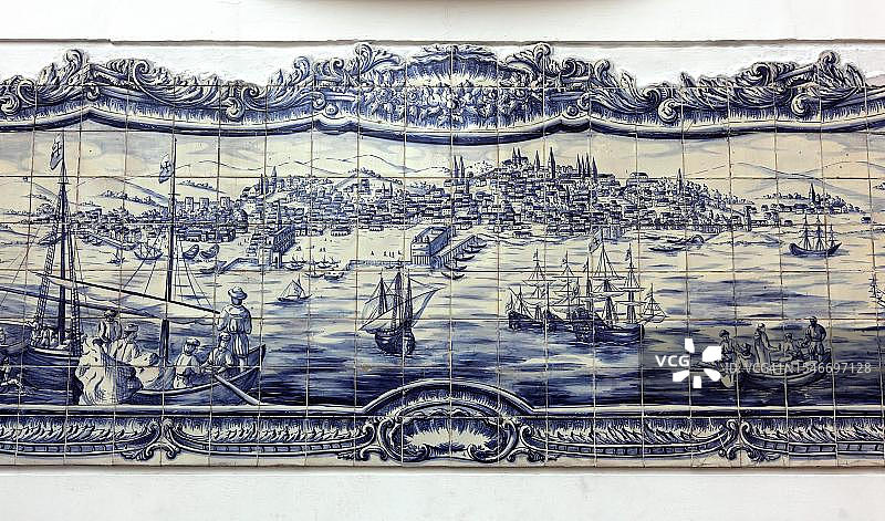 哥伦比亚旧城区（波哥大，坎德拉里亚区），科隆剧院的彩绘瓷砖，海港场景图片素材