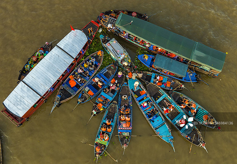 芹苴市丐 Rang 水上市场，湄公河三角洲的典型市场类型之一图片素材