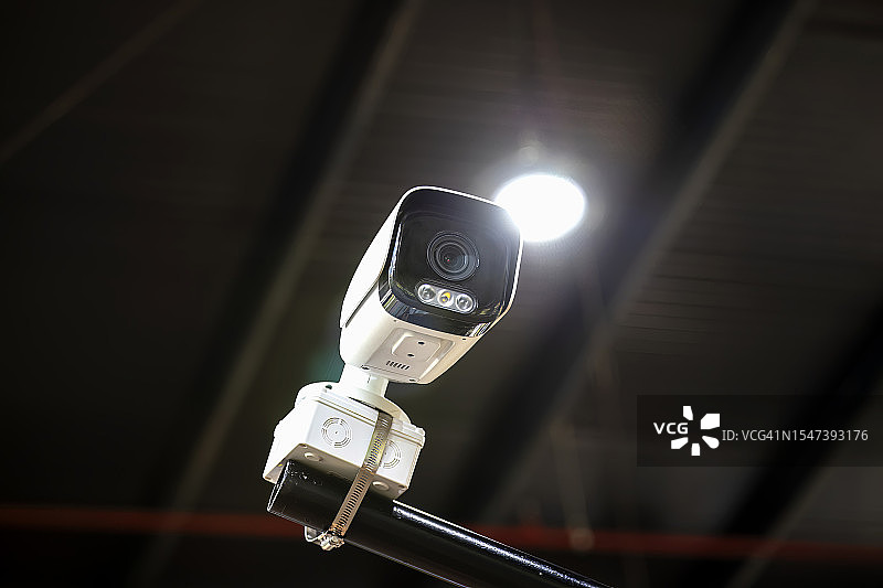 建筑物内的闭路电视安防监控摄像头图片素材