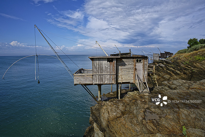 波尔尼克海关小径上的渔民小屋图片素材