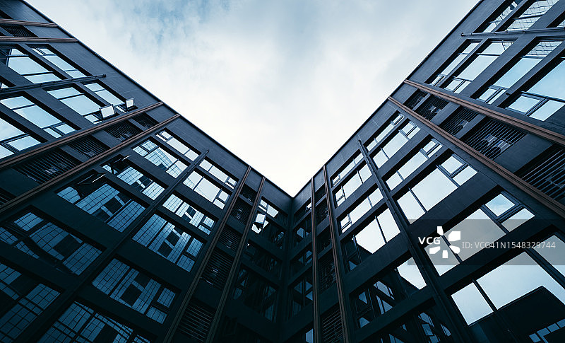 仰视摩天大楼图片素材