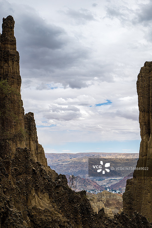 从远处山间和幽灵谷看到玻利维亚拉巴斯图片素材