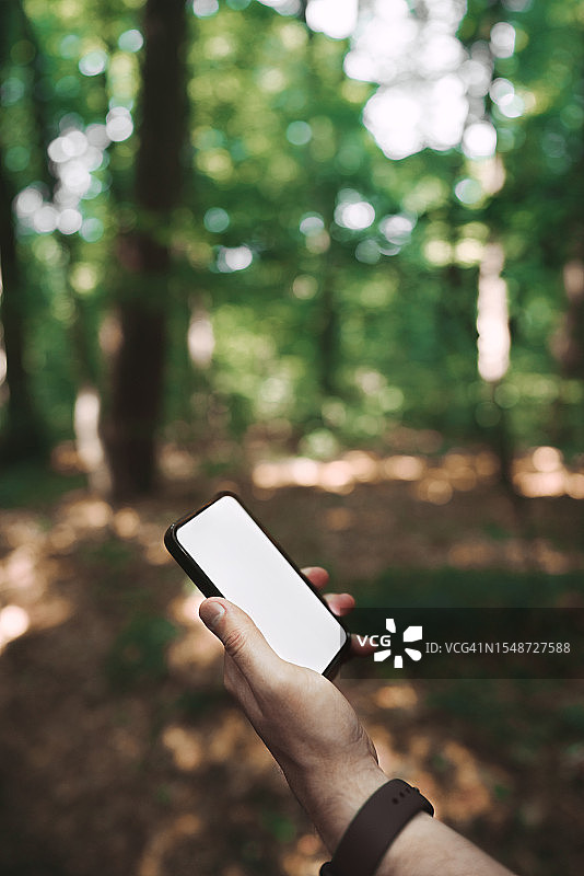 手持白色屏幕手机图片素材