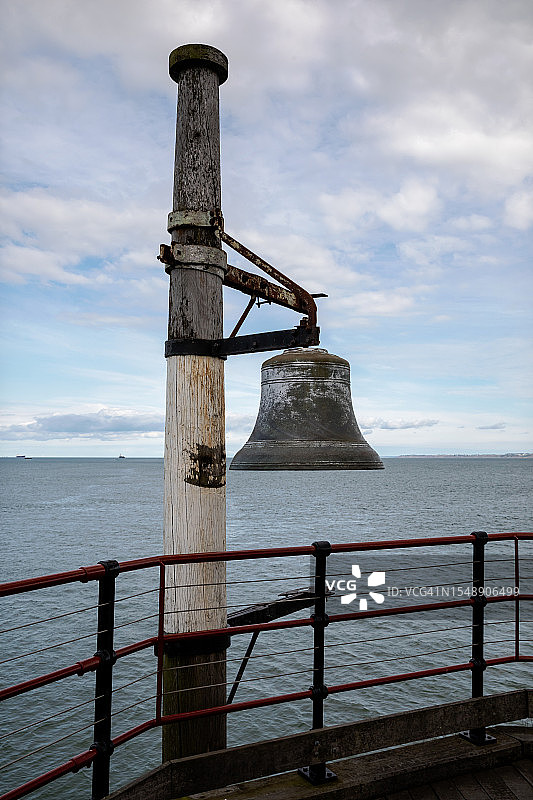大海的声音：绍森德码头的老钟图片素材