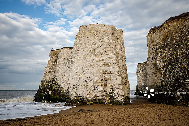 英国博塔尼湾海滩的白色悬崖图片素材