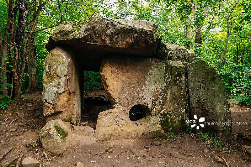 巨石建造的古代石结构图片素材