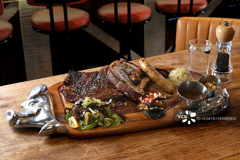 各种烤猪排、牛排、香肠小吃图片素材