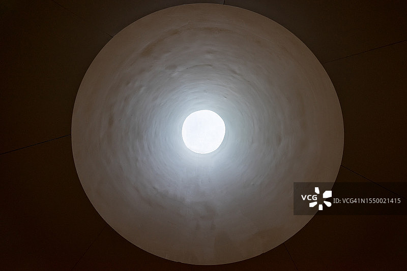 抽象黑白色弧线图片素材