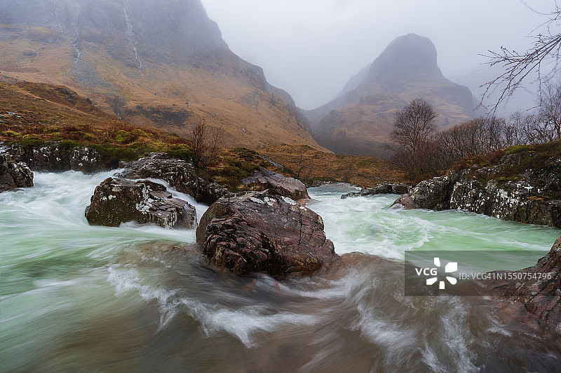 苏格兰高地格伦科的科河与三姐妹峰图片素材