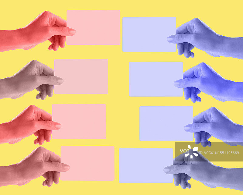 蓝色背景上的粉色卡片图片素材