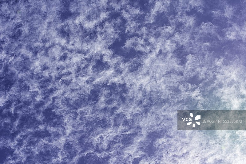 蓝天背景下的美丽云彩图片素材