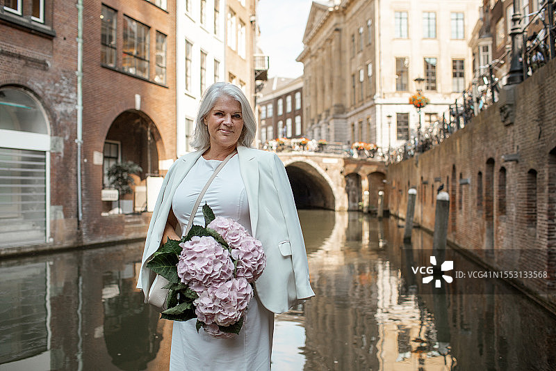 在乌得勒支旅行的年长女性图片素材