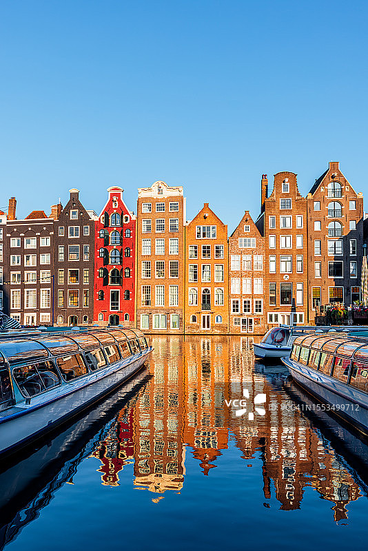 荷兰阿姆斯特丹达姆拉克运河沿岸的跳舞的房子图片素材