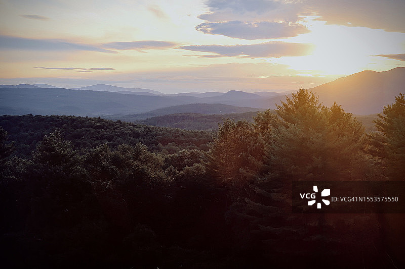 美国新罕布什尔州克莱蒙特日落景观图片素材