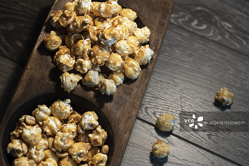 餐桌上食物的高角度视角图片素材