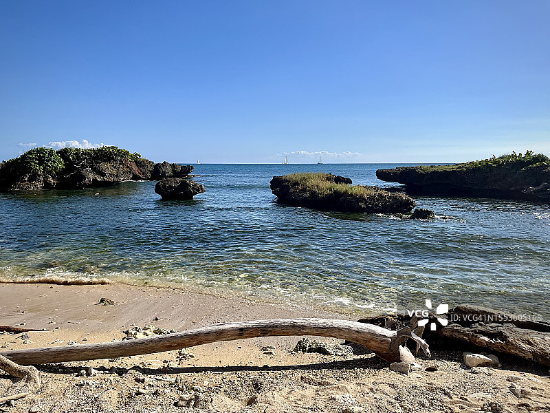 瓜德罗普勒戈西耶清澈蓝天下的海景风光图片素材