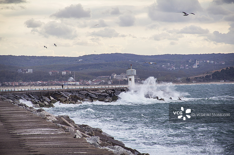 大海对着天空的美景图片素材