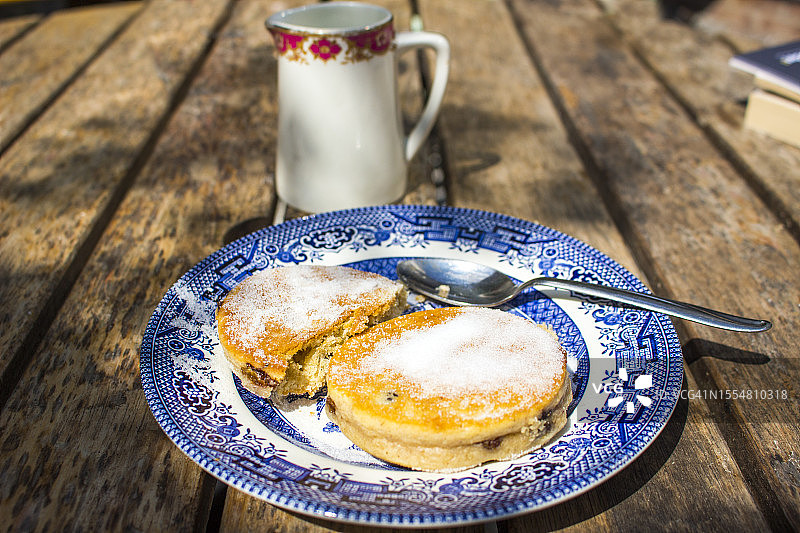 盘子上的威尔士蛋糕图片素材