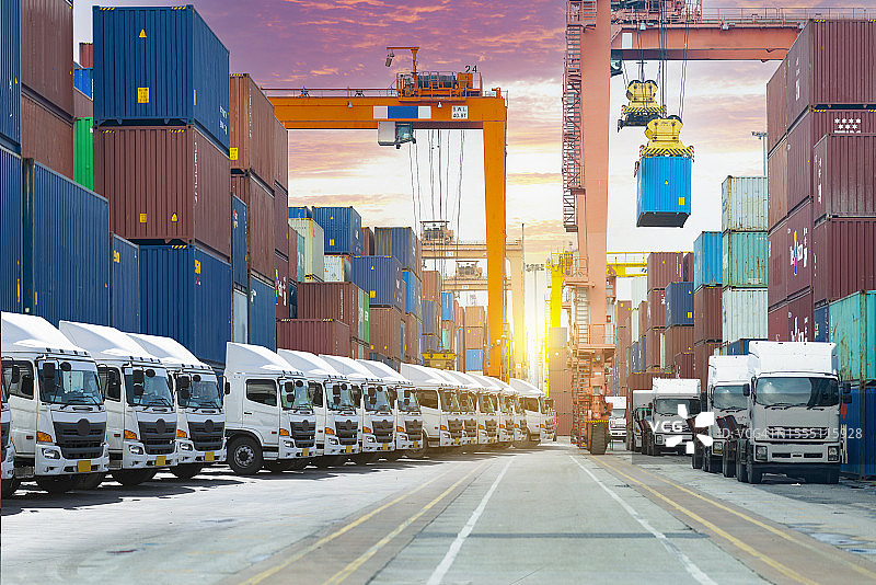 集装箱堆场作业图片素材