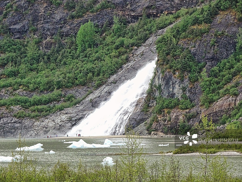 门登霍尔冰川的掘金瀑布图片素材