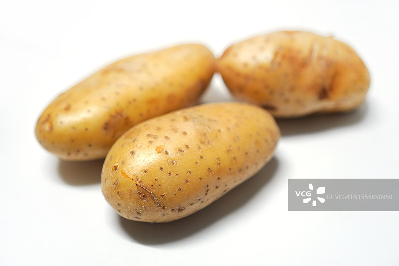 白色背景上的马铃薯图片素材