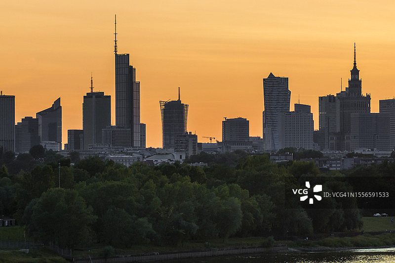 日落时分的华沙航拍图片素材