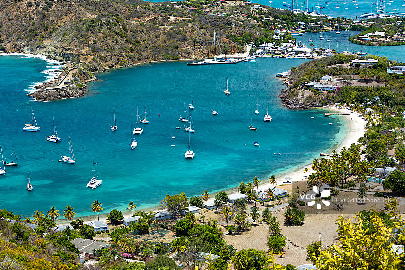 从安提瓜雪莉高地看到的英国海港加莱恩海滩景观图片素材