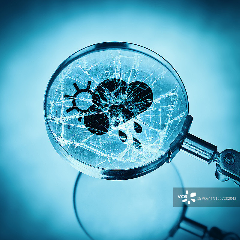 破损放大镜下的天气符号图片素材