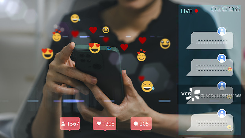 博主在社交媒体上直播播客评论图片素材